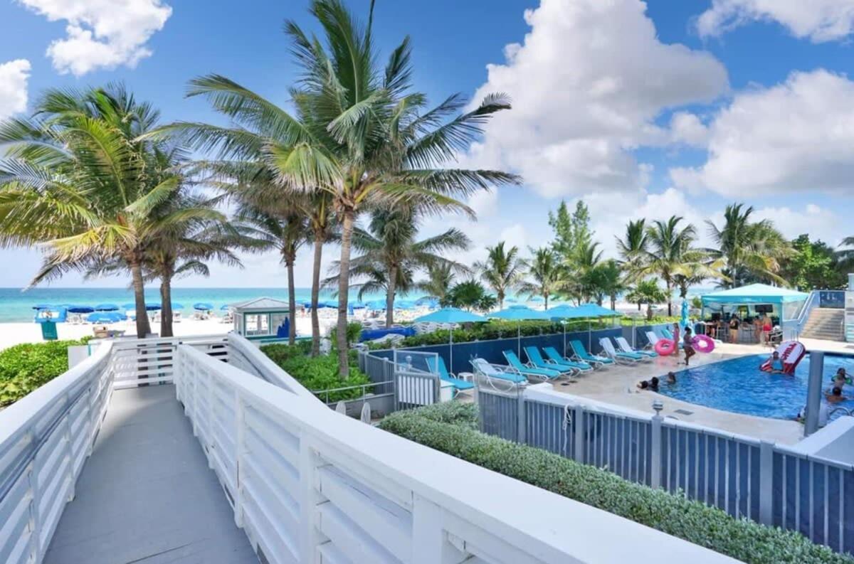 Beachfront Resort Pool Ocean View Balcony Маямі-Біч Екстер'єр фото
